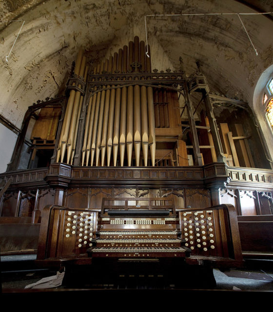 The pipe organ. Photo Credit: Albert duce, CC BY-SA 3.0