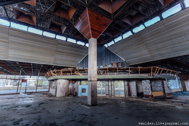 The Spooky & Fascinating Abandoned Airport - Abandoned Spaces