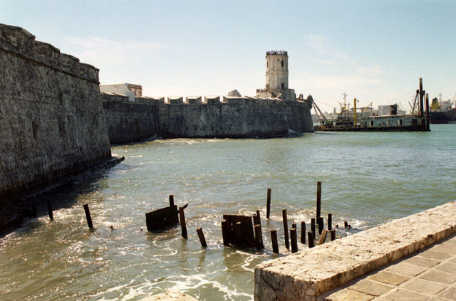 The fort in 2002. Author: Ken Eckert – CC BY-SA 4.0