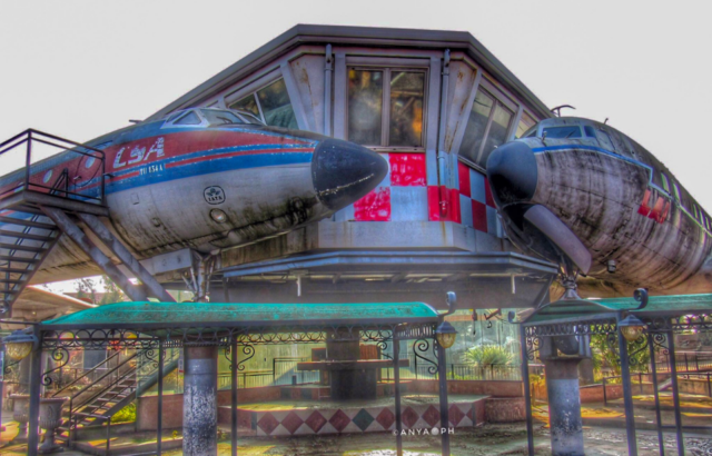 Two planes on the side of a restaurant.