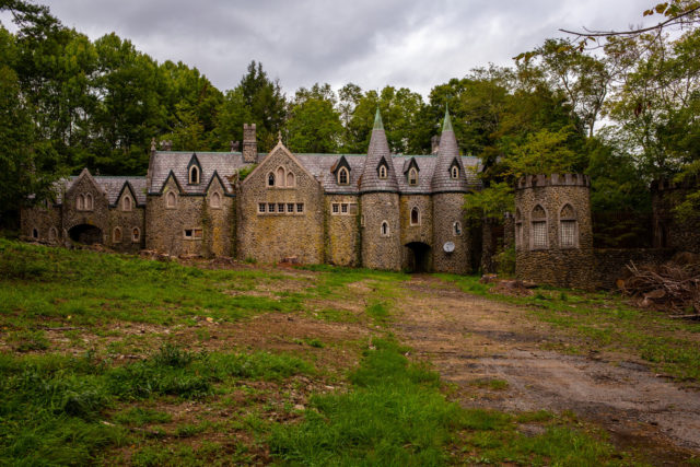 The Derelict Dundas Castle in New York - Abandoned Spaces