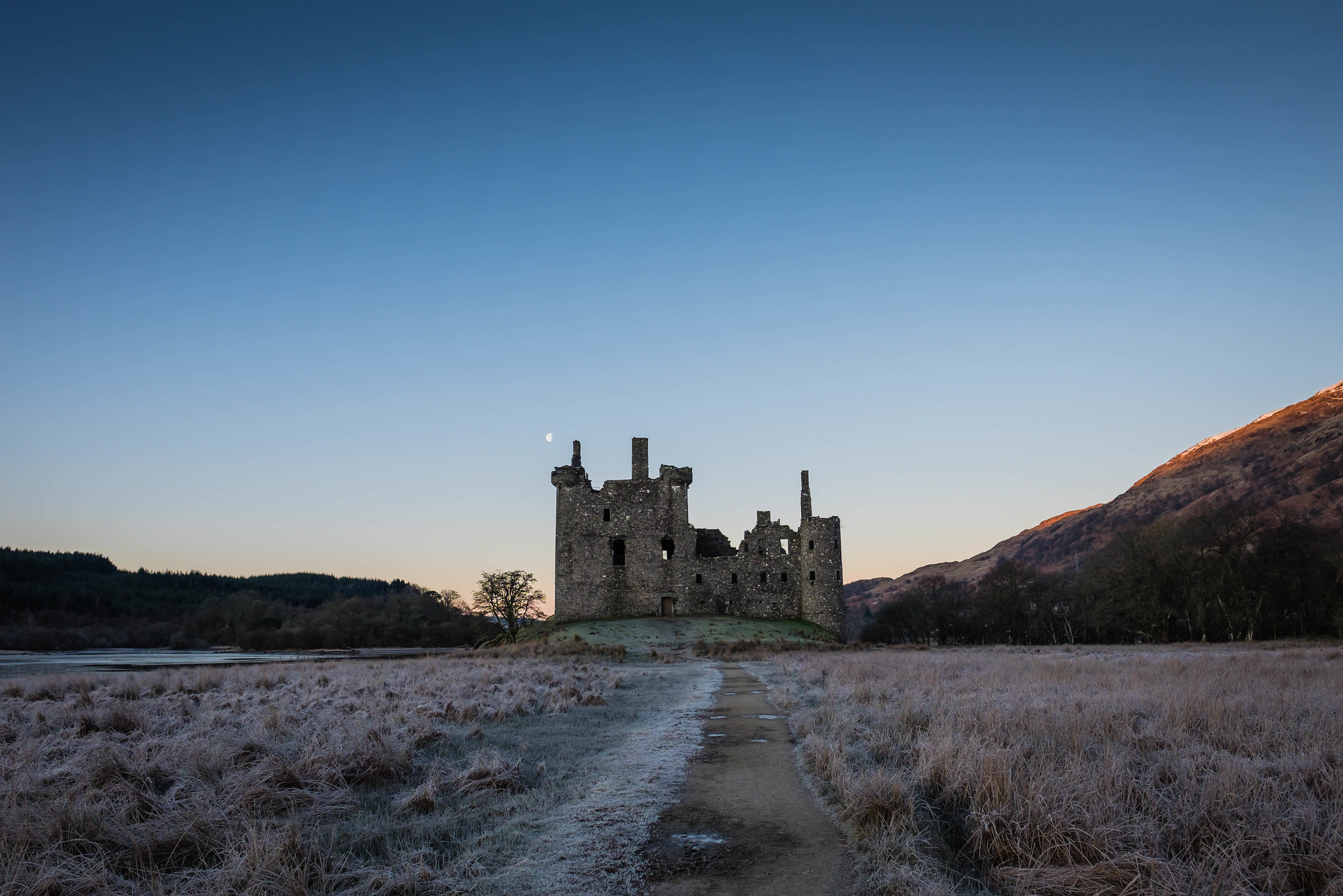 Built in 1449 Kilchurn Castle, Scotland - Abandoned Spaces