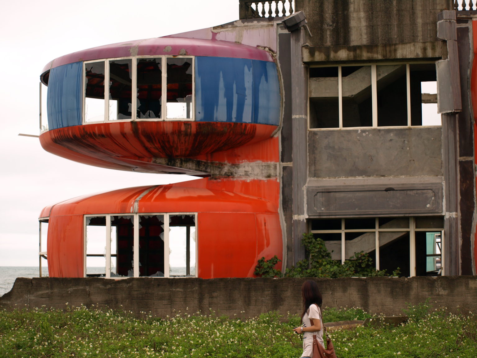 The UFO Buildings of Sanzhi Pod City In Taiwan Created A Futuristic ...