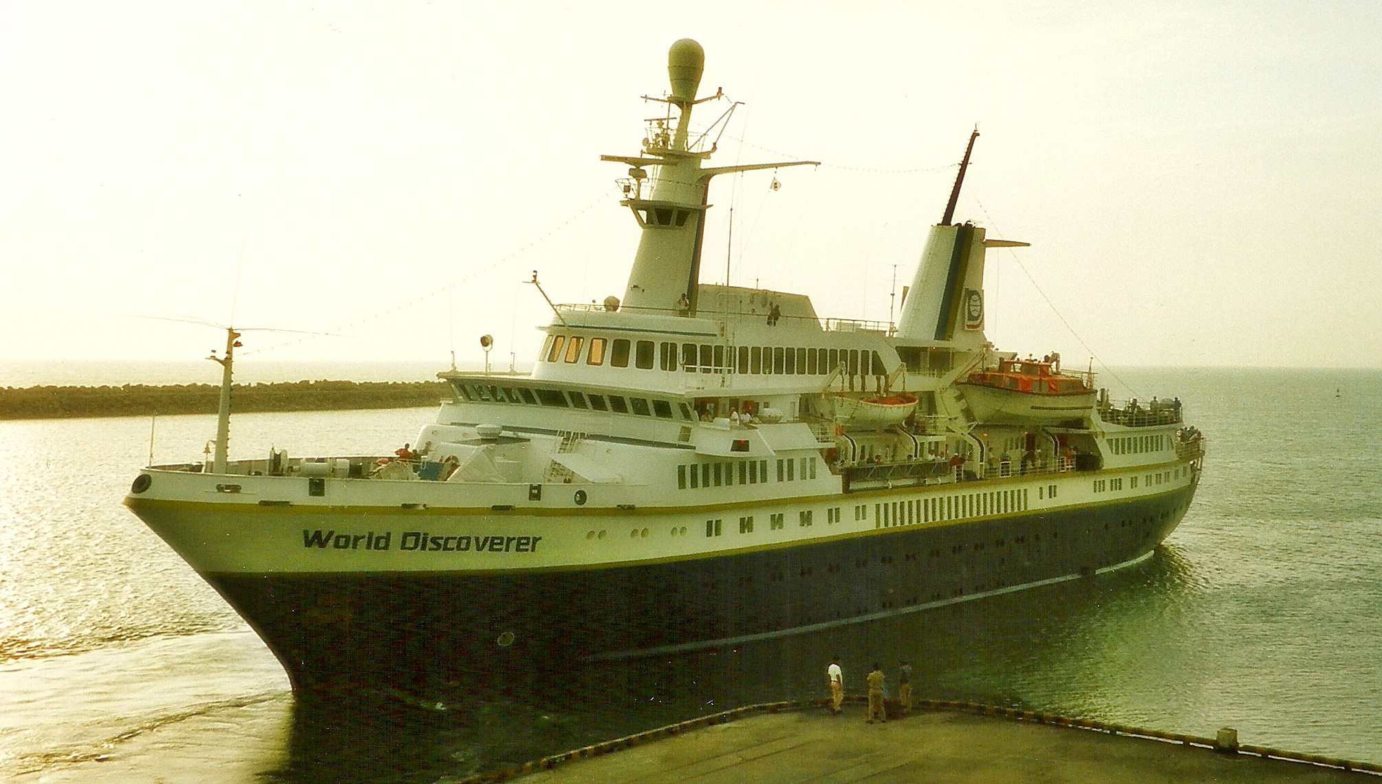 MS World Discoverer Shipwreck: The Cruise Ship Taken Out by Coral Reef ...