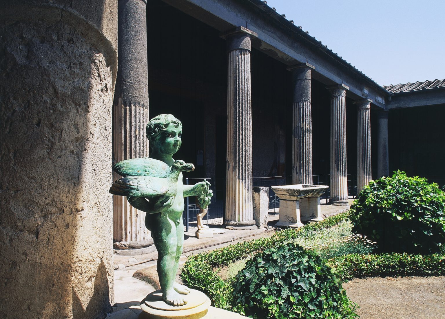 The Restoration of Pompeii's Casa dei Vettii Showcases Its Grandeur and ...