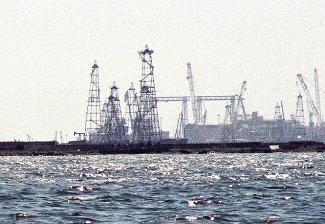 Oil rigs lining the coast at Neft Dashlari