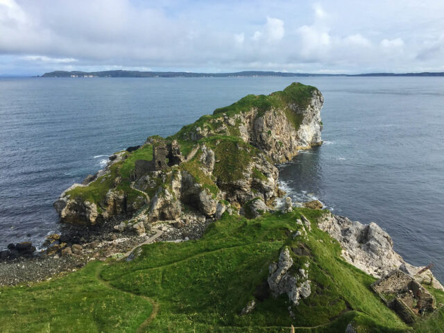 View of the Atlantic Ocean along the cliffs surrounding Kinbane Castle